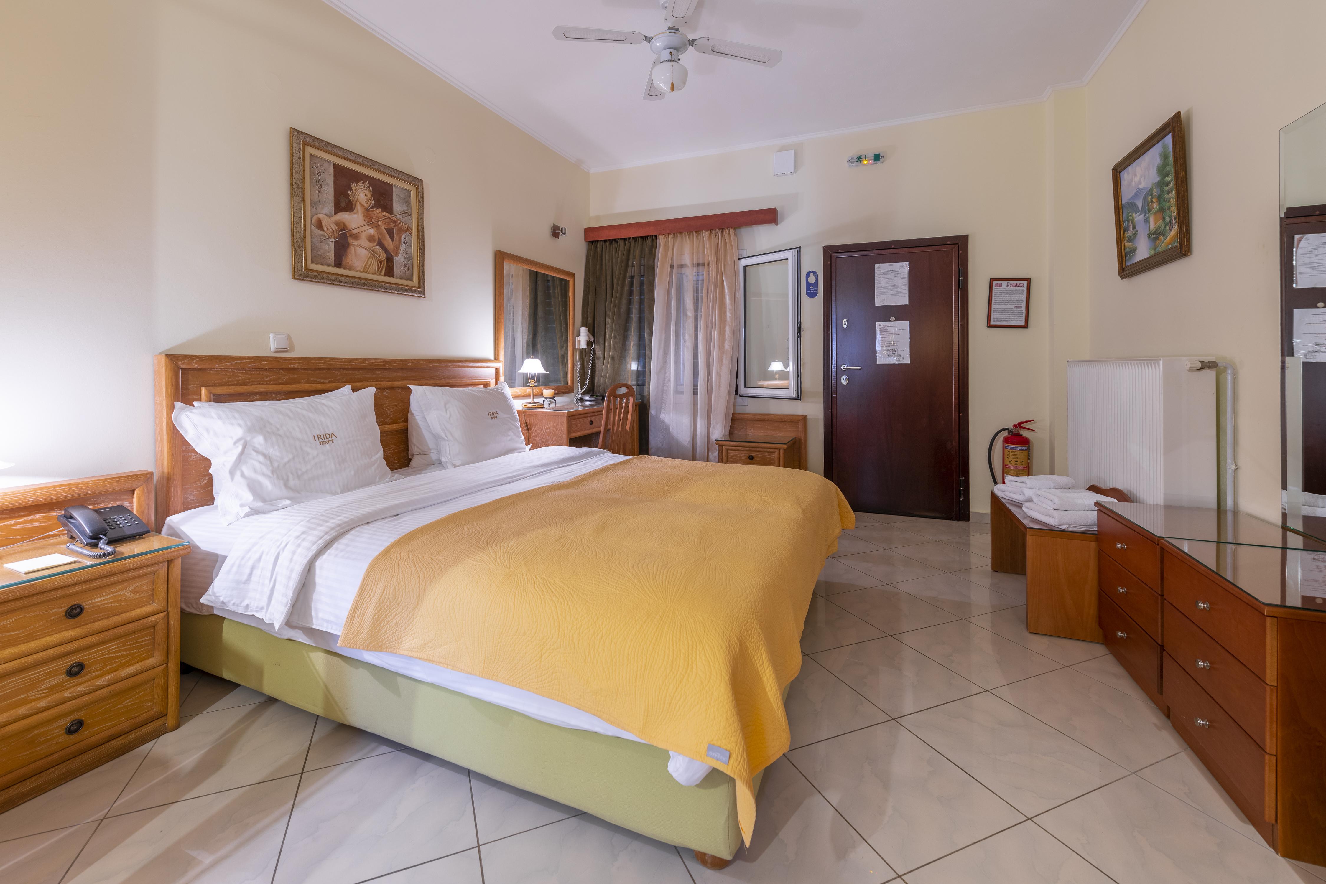 Irida Beach Resort Suites Kyparissia Exterior foto