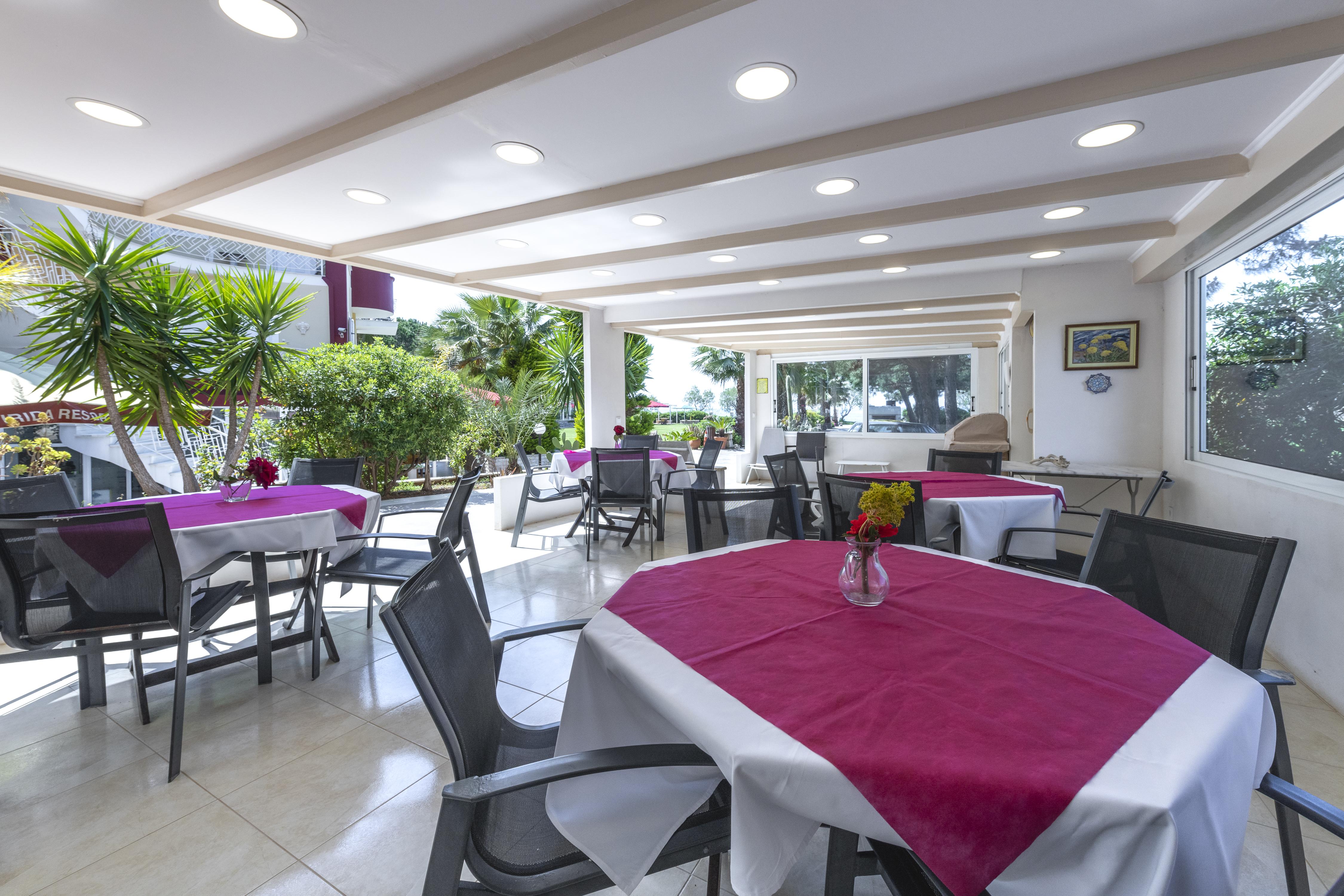 Irida Beach Resort Suites Kyparissia Exterior foto