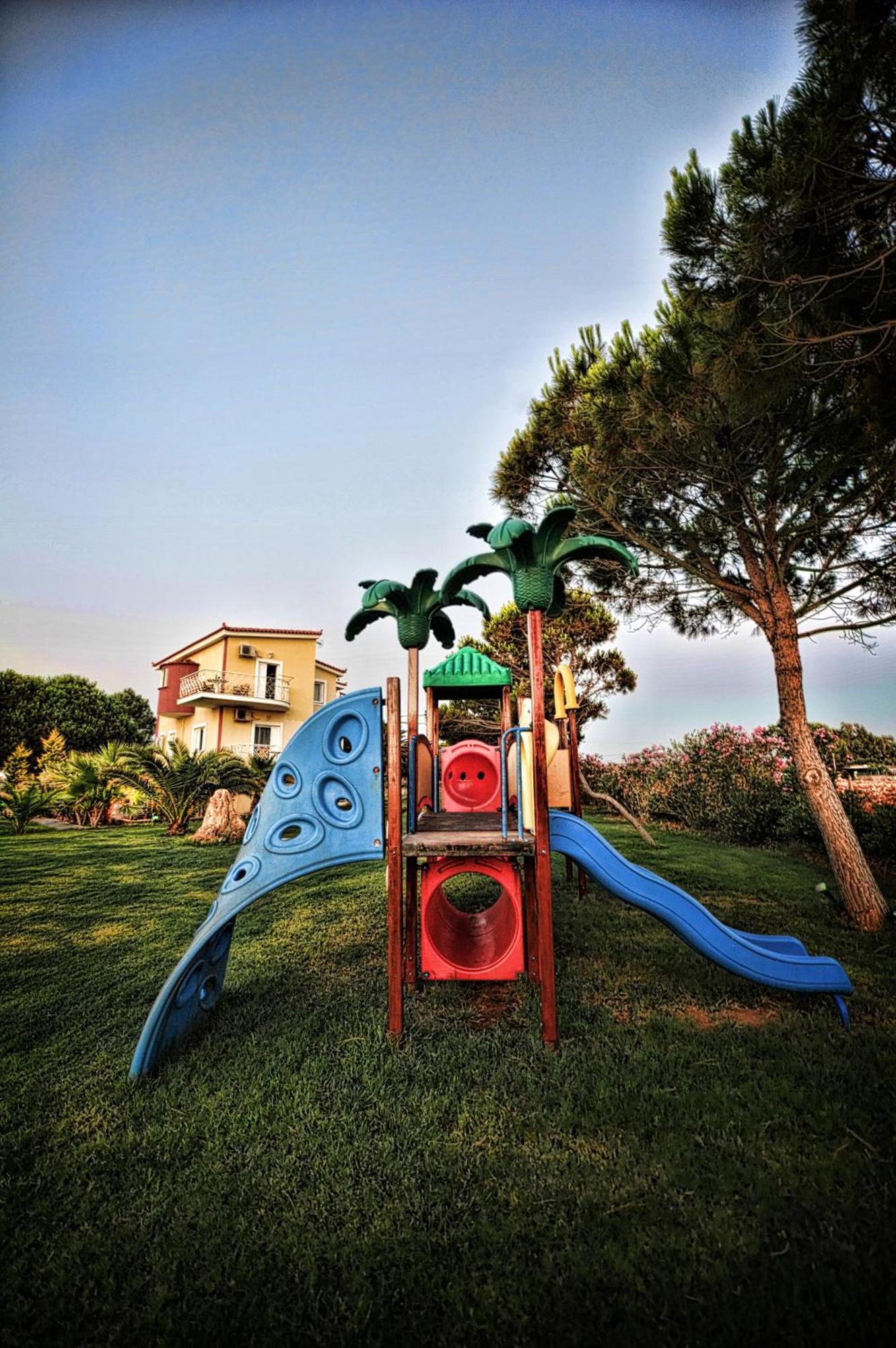 Irida Beach Resort Suites Kyparissia Exterior foto
