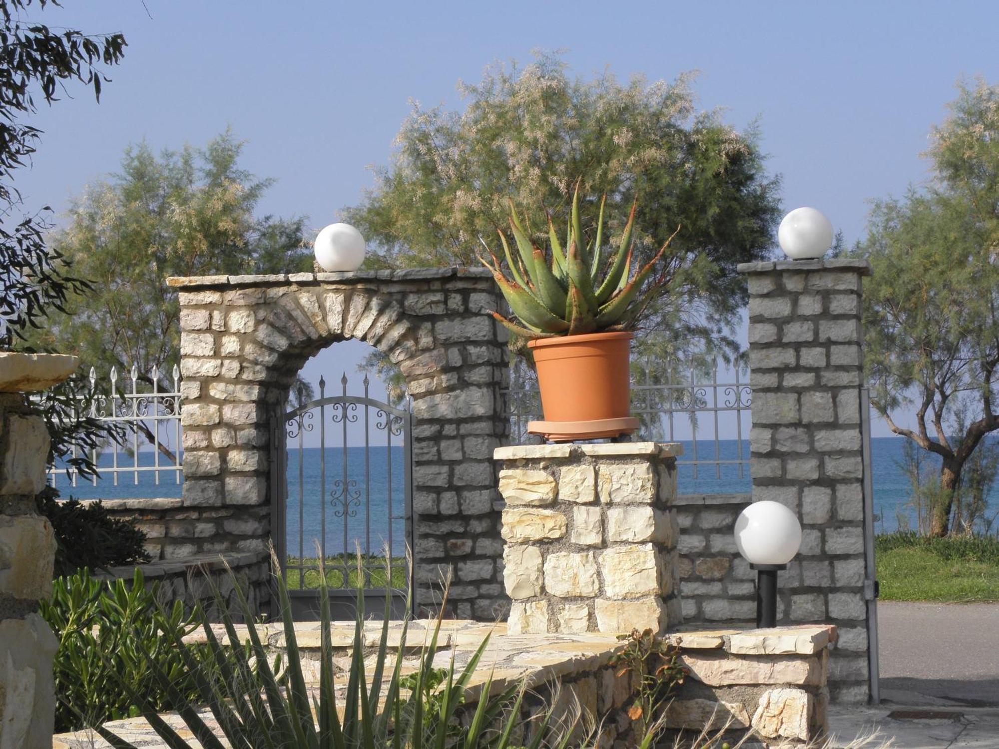 Irida Beach Resort Suites Kyparissia Exterior foto